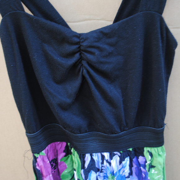 dELias Small black flower dress - Picture 2 of 4